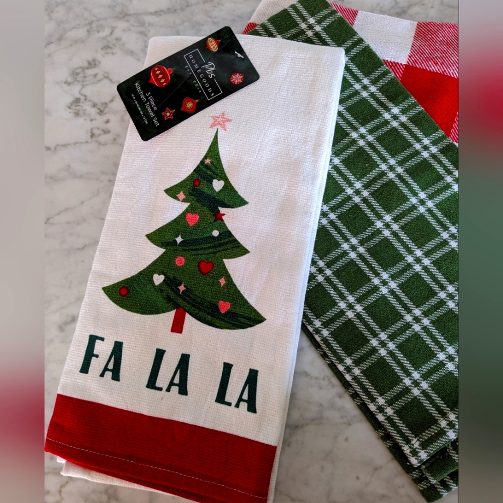 Kitchen towel set of 3. Home Goods. 18"x28". NWT Christmas theme.